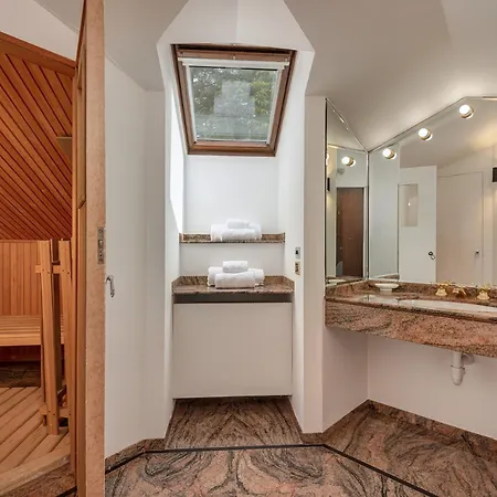 Beatrice مانديلو ديل لاريو